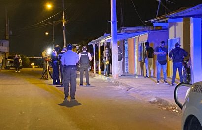A Darwin Sánchez Pérez, de 22 años, le dispararon en múltiples ocasiones en el sector Nueva Esperanza, en Manta.
