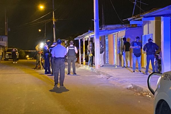 A Darwin Sánchez Pérez, de 22 años, le dispararon en múltiples ocasiones en el sector Nueva Esperanza, en Manta.