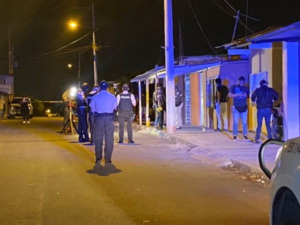 A Darwin Sánchez Pérez, de 22 años, le dispararon en múltiples ocasiones en el sector Nueva Esperanza, en Manta.