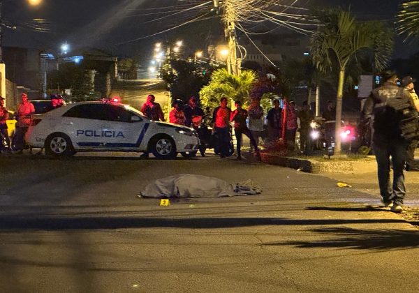 A Joel Tuarez Mendoza, de 25 años, lo asesinaron de varios disparos en la ciudadela 15 de Abril, en Manta.