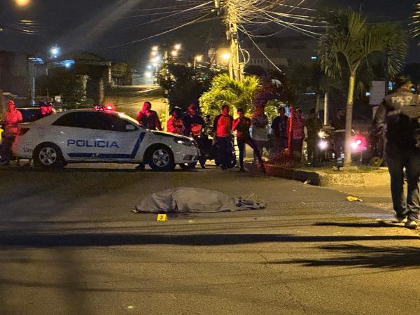 A Joel Tuarez Mendoza, de 25 años, lo asesinaron de varios disparos en la ciudadela 15 de Abril, en Manta.
