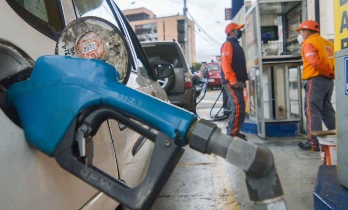 A partir de las 00h00 de este lunes 12 de mayo de 2025, los precios de las gasolinas extra, ecopaís y súper en Ecuador disminuirán.
