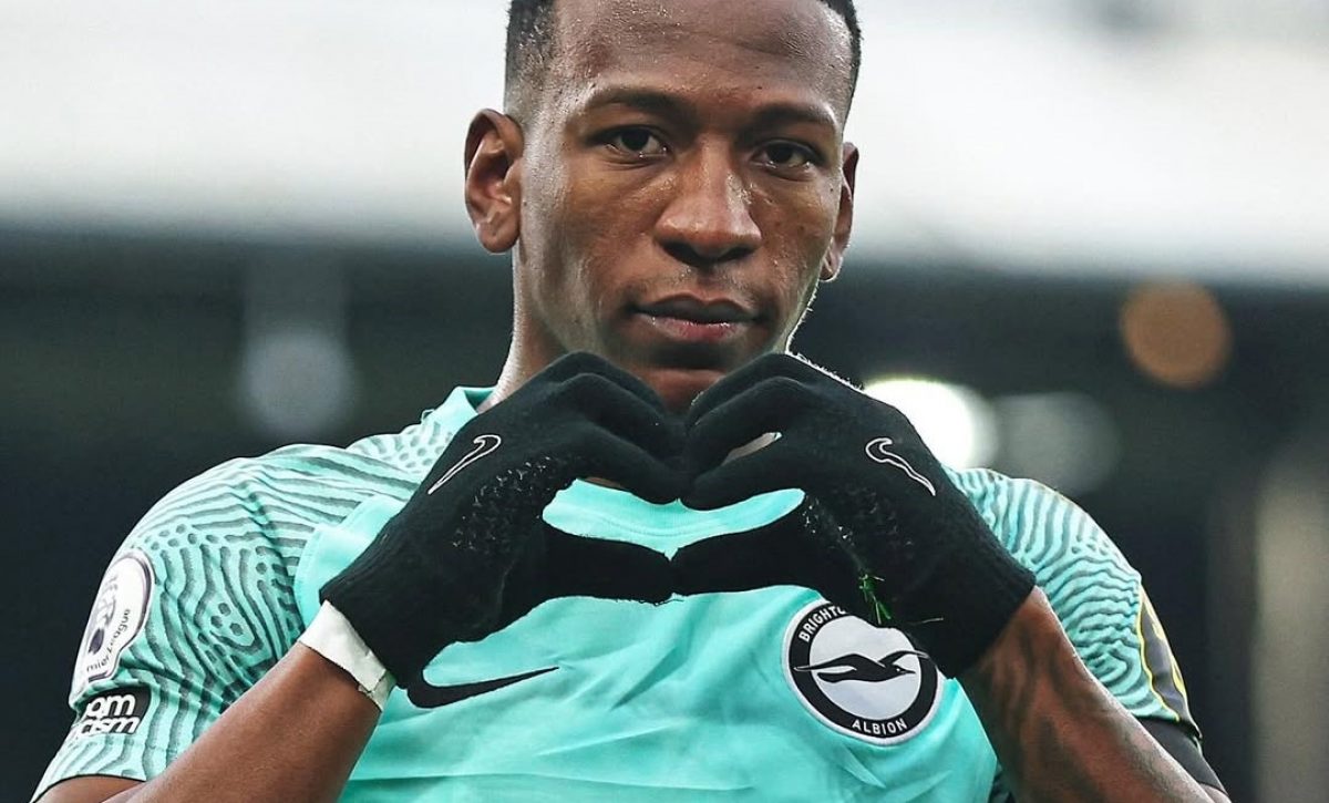AC Milan inicia contactos con Brighton por el fichaje de Pervis Estupiñán