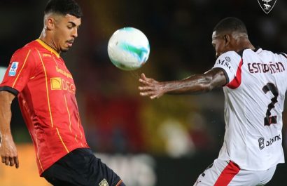 AC Milan vence 2-0 a Lecce con Pervis Estupiñán como titular en Serie A