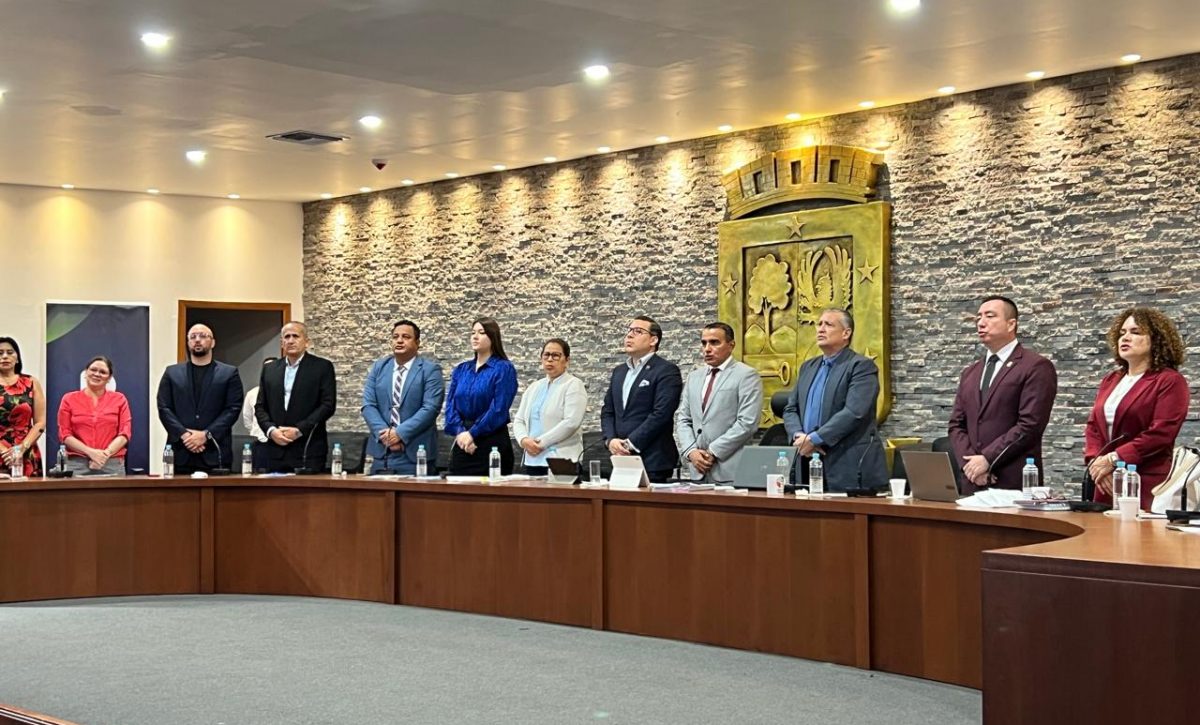 En la última sesión del concejo municipal, se aprobó el viaje del alcalde, a Francia.