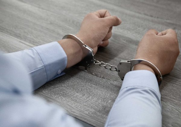 Abogado falsificó la firma de su cliente para quedarse con su dinero, el cual era producto de un juicio laboral. (Pexels).