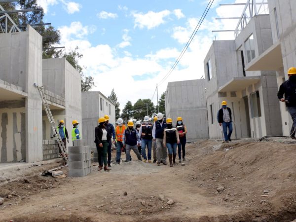 Acuerdo con EAU impulsa plan de vivienda social en Ecuador por 217 millones de dólares