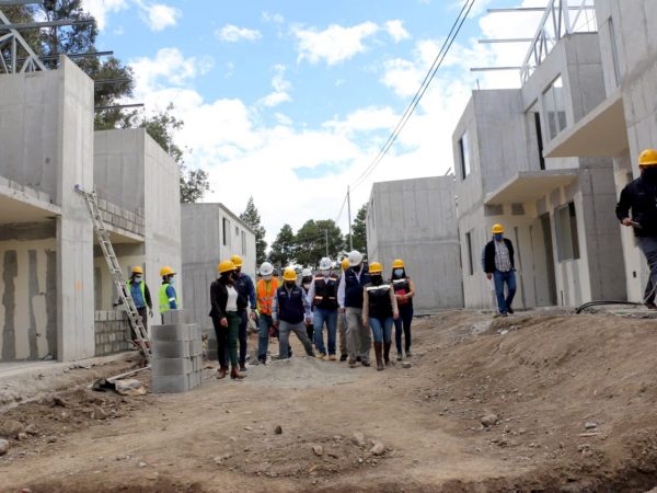 Acuerdo con EAU impulsa plan de vivienda social en Ecuador por 217 millones de dólares
