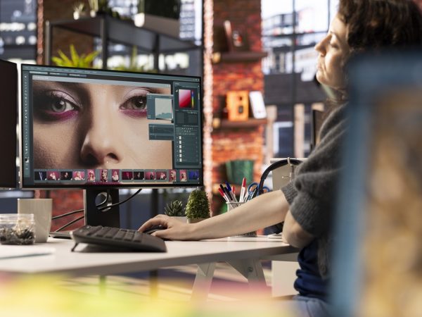 Adobe revoluciona Photoshop con funciones de IA para edición avanzada de imágenes