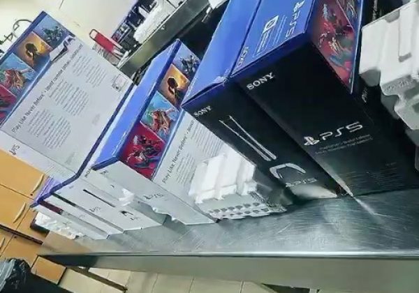 Aduana de Guayaquil incauta 27.000 dólares en dispostivos electrónicos, cerca de 50 PlayStation decomisadas