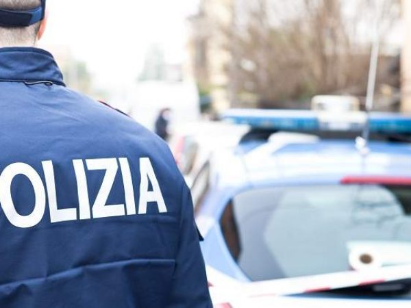 Agente-de-la-policia-italiana-trabajando-iStock