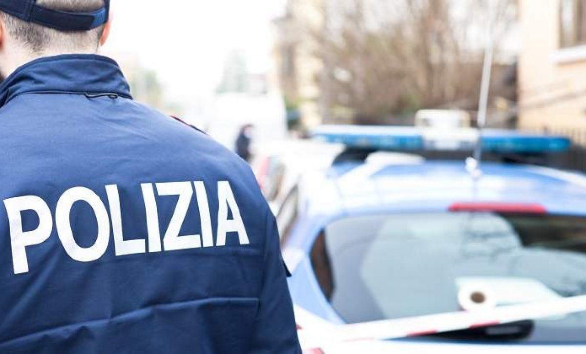 Agente-de-la-policia-italiana-trabajando-iStock