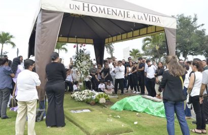 Al periodista Xavier Ramos, a quien asesinaron en su departamento, en el norte de Guayaquil, lo sepultaron pasado el mediodía de este sábado