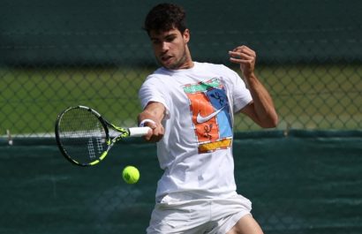 Alcaraz prepara su debut en Wimbledon tras brillar en todas las superficies