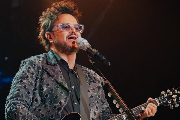 Aleks Syntek responde a críticas por revelar anécdota con Shakira