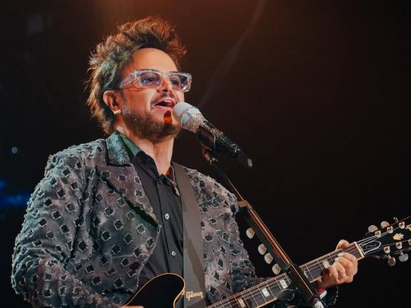 Aleks Syntek responde a críticas por revelar anécdota con Shakira