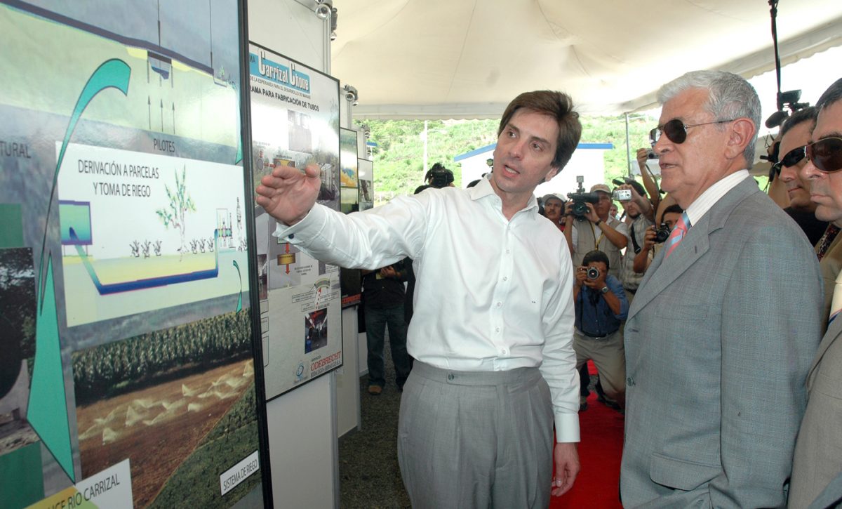 Fernando Reis de Odebrecht junto a Alfredo Palacio en el proyecto Carrizal, en Manabí