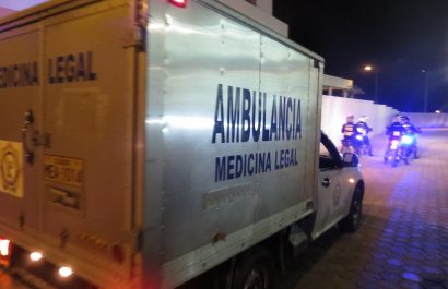 La víctima fue atacada por un problema de drogas.