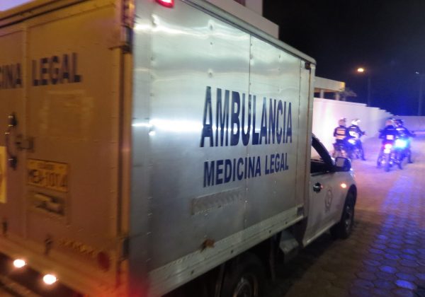 La víctima fue atacada por un problema de drogas.