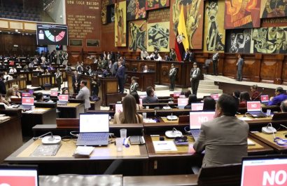 Asamblea Nacional Asambleístas de RC y Reto presentan acción de protección contra Niels Olsen y proponen llevar megáfonos. (Asamblea Nacional).