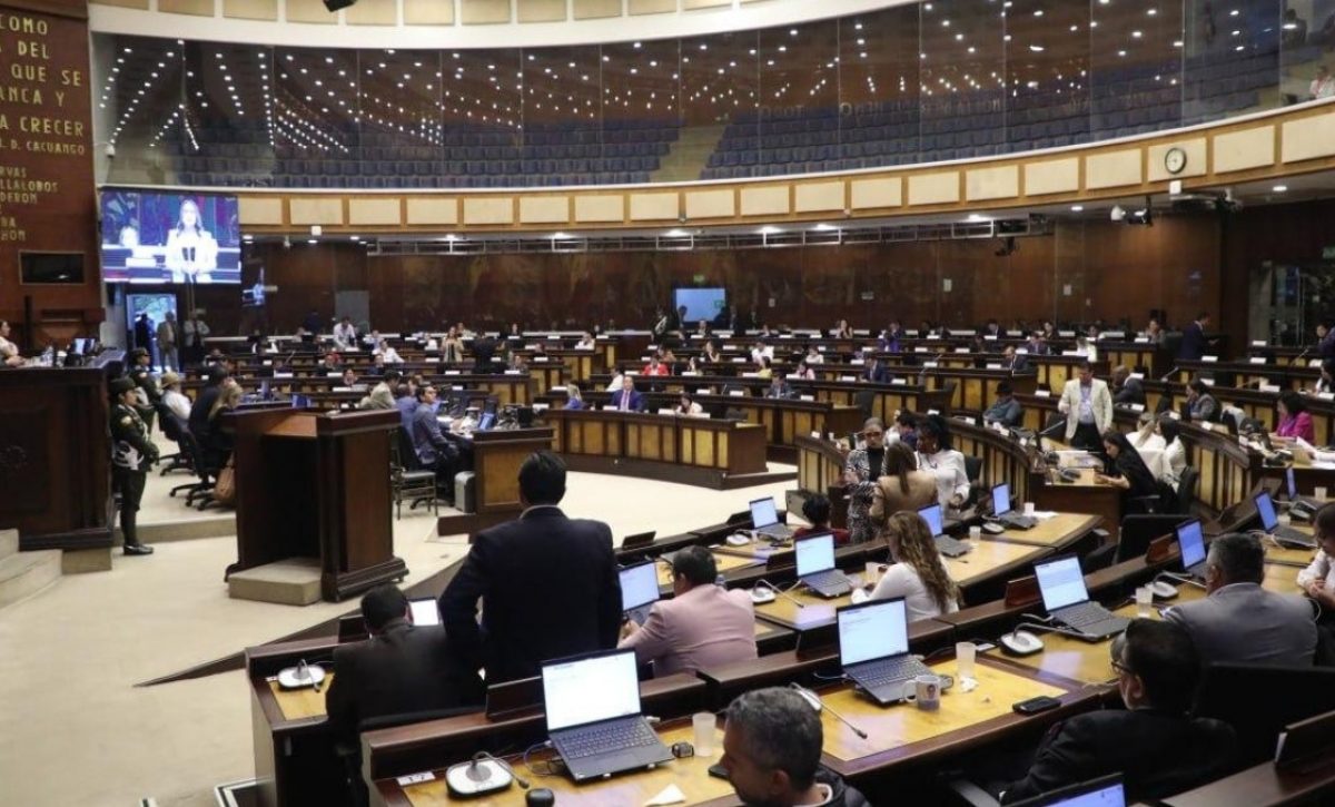 Asambleístas enfrentan críticas por respaldar proyecto de ley de Santiago Díaz, acusado de presunta violación. (AN).