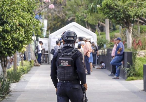 Asesinan al alcalde de Tacámbaro y a su escolta en el centro de México