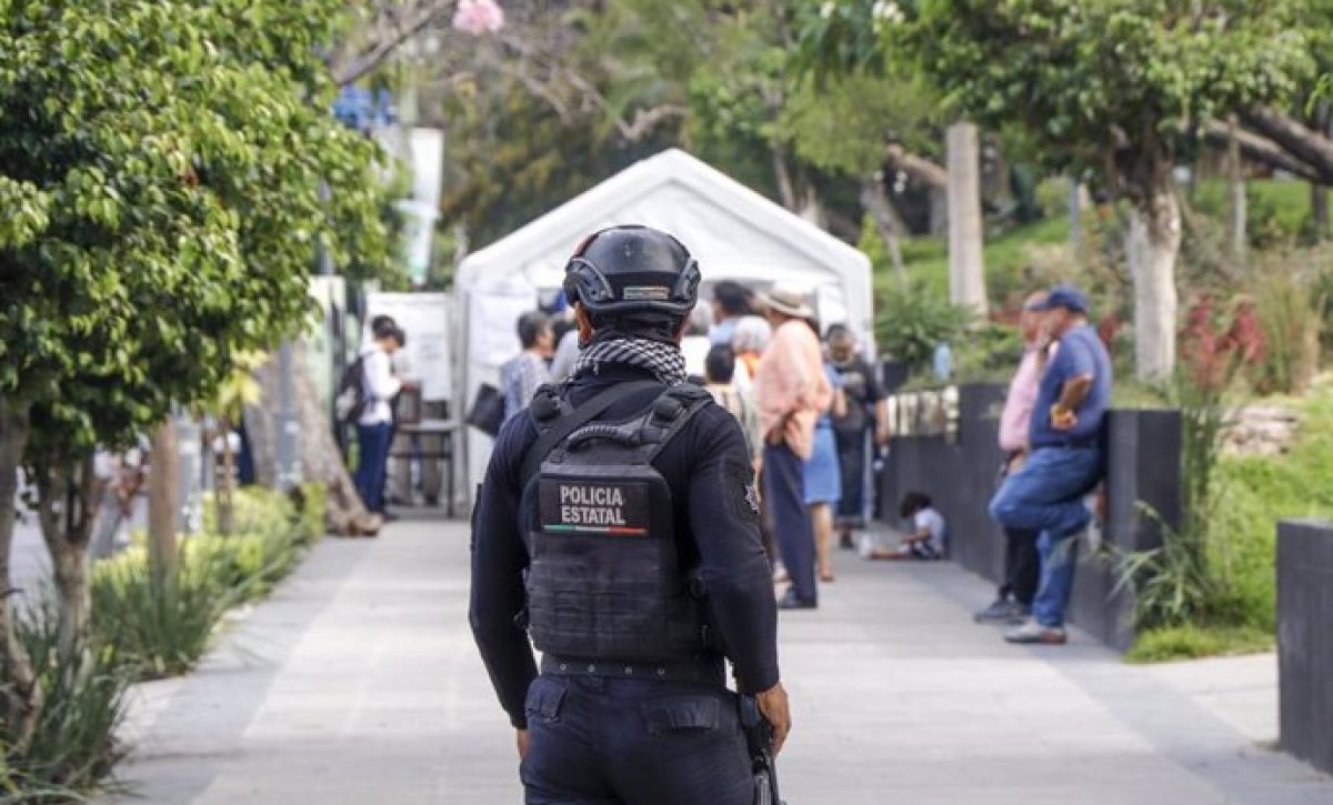 Asesinan al alcalde de Tacámbaro y a su escolta en el centro de México
