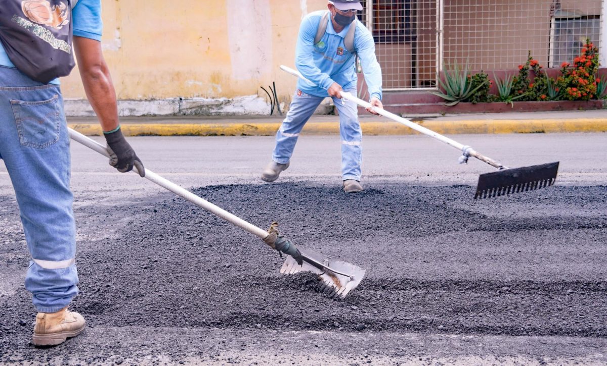 Por la falta de asfalto, los trabajos de bacheo han sido suspendidos.