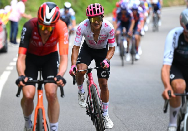 Asgreen triunfa y Carapaz asciende al cuarto puesto en la General del Giro de Italia