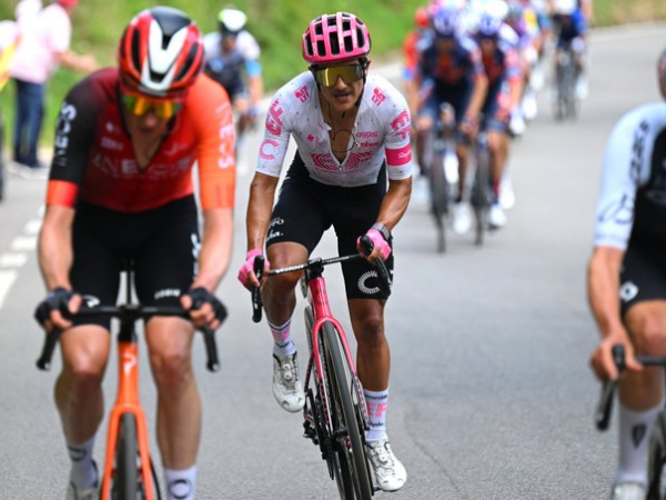 Asgreen triunfa y Carapaz asciende al cuarto puesto en la General del Giro de Italia