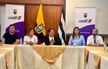 Autoridades de varias entidades del Gobierno y legisladores se unen para promover proyectos a favor del desarrollo de Manabí. (Cortesía).