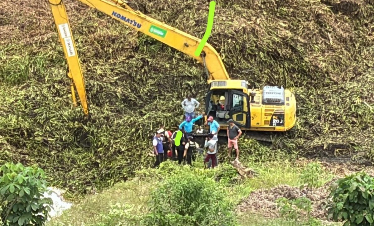 Autoridades, policías y bomberos participaron en las labores de rescate del cuerpo de Ángel Intriago.