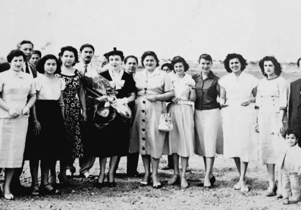Berta Singerman llegó por segunda vez a Manta en 1955 y fue recibida por un grupo de mantenses que formaban parte del Club Náutico. (Foto tomada de Internet).
