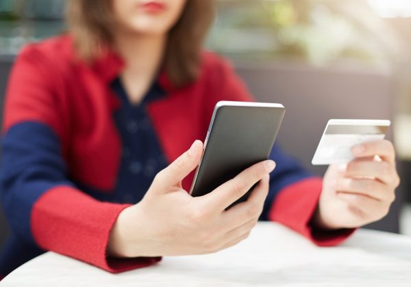 Banco Pichincha recibe críticas por fallas en sus canales digitales y maltrato a cliente; presidente pide disculpas públicas