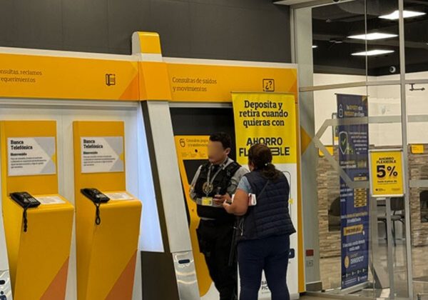 Banco Pichincha registró el lunes casi el triple de retiros de dinero, en comparación con días habituales. (Mall El Jardín)