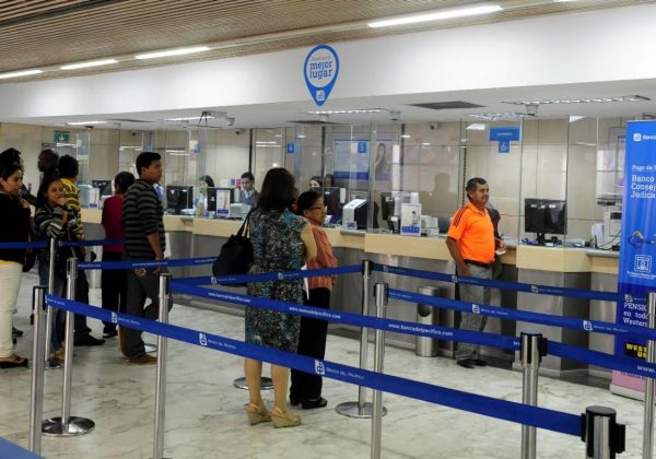 Bancos ecuatorianos adoptan IA para mejorar sus servicios y reducir la morosidad