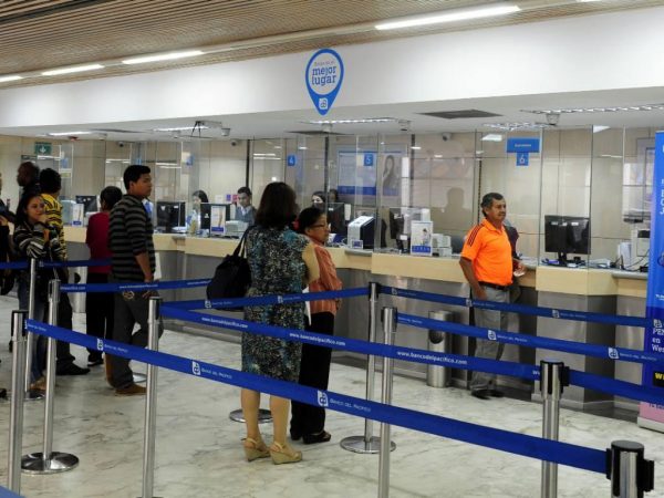Bancos ecuatorianos adoptan IA para mejorar sus servicios y reducir la morosidad