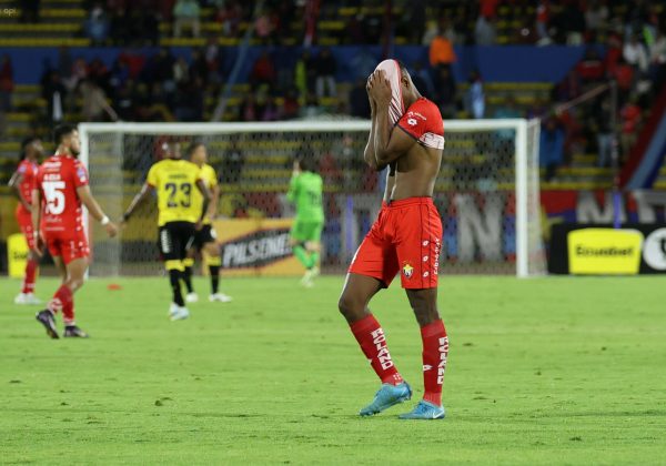 Barcelona SC, El Nacional y Emelec enfrentan sanciones económicas por pirotecnia