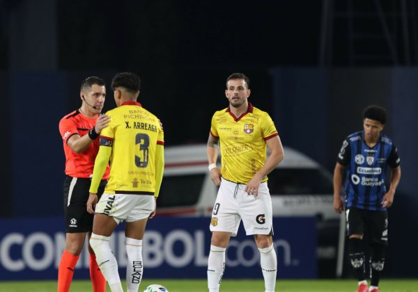 Barcelona SC enfrenta tres prohibiciones de FIFA para registrar jugadores