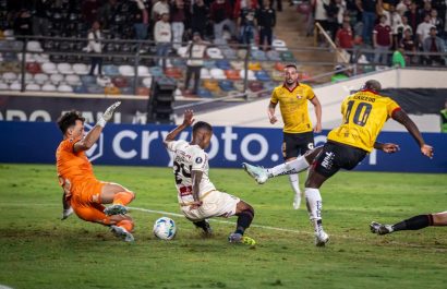 Barcelona perdió con Universitario de Deportes en Perú