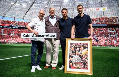 Bayer Leverkusen rinde tributo a Xabi Alonso en su adiós como entrenador del club