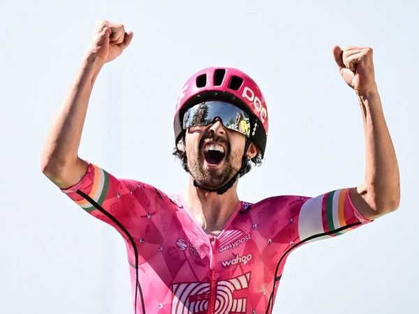 Ben Healy brilla en Vire Normandie y Van der Poel lidera el Tour de Francia