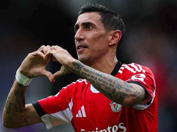 Benfica vence a Auckland City con doblete de Ángel Di María