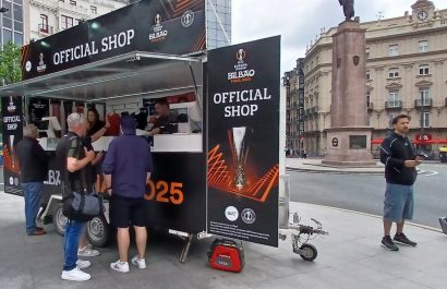 Bilbao recibe a miles de hinchas ingleses por la final de la Europa League