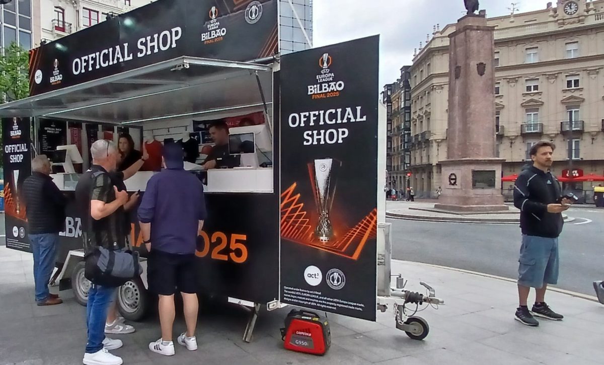 Bilbao recibe a miles de hinchas ingleses por la final de la Europa League