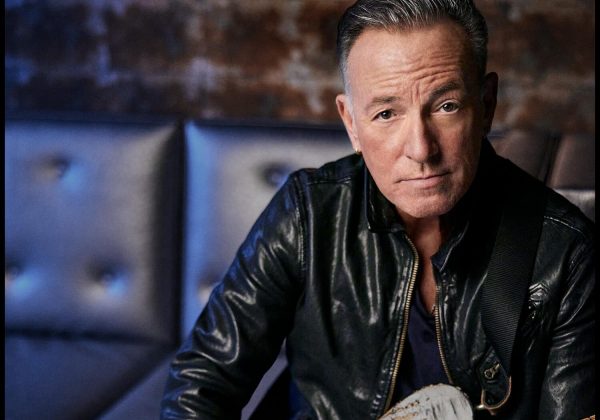 Bruce Springsteen En Estados Unidos, están persiguiendo a la gente por ejercer su derecho a la libertad de expresión y manifestar su desacuerdo