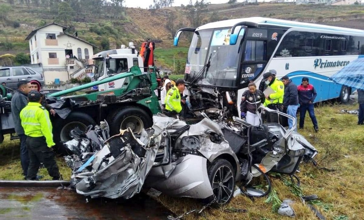 Accidente de tránsito en el km 20 de la vía Pifo-Papallacta moviliza a equipos de emergencia
