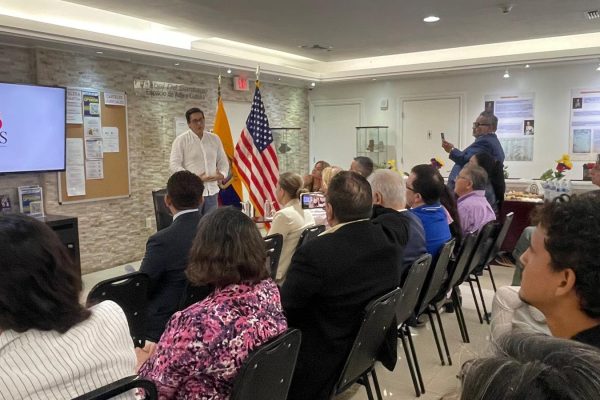 CES conecta con migrantes en Miami para impulsar acceso a la educación superior desde el exterior