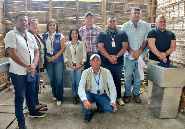 Representantes de la asociación, de la FAO y del Ministerio de Agricultura y Ganadería.