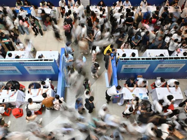 China ha adicionado más de 12 millones de nuevos puestos de trabajo urbanos cada año desde el inicio del período del XIV Plan Quinquenal (2021-2025).